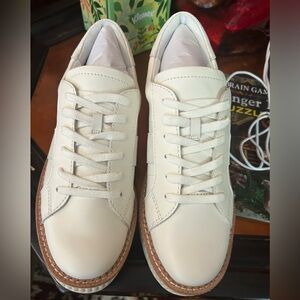 Brand New Dolce Vita Men's white  Leather Sneakers